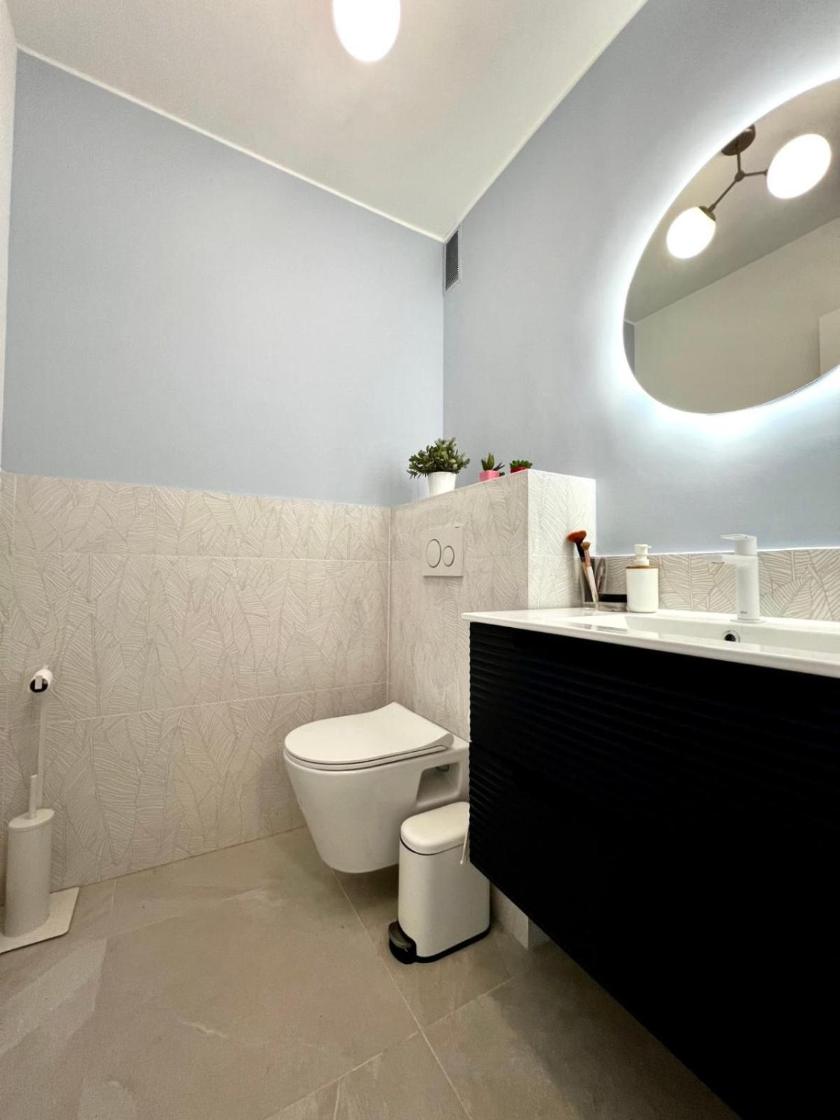 Seafront One Bedroom Apartment With A Terrasse Swimming Pool And A Parking Antibes Exteriör bild